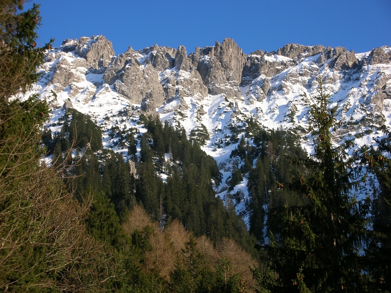 Schneefleck vor Gafadura links Weg 06_04_2010 (10).JPG